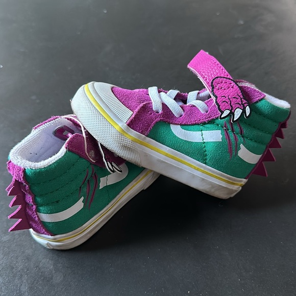 Dino vans - Picture 2 of 2